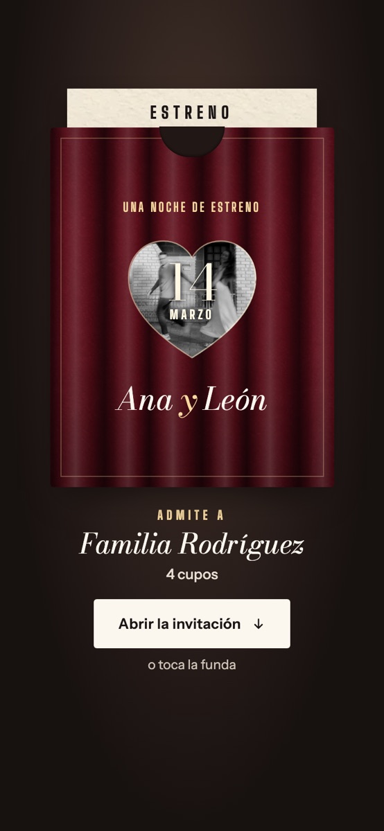 Diseño estreno: funda de terciopelo con un corazón troquelado y la fecha