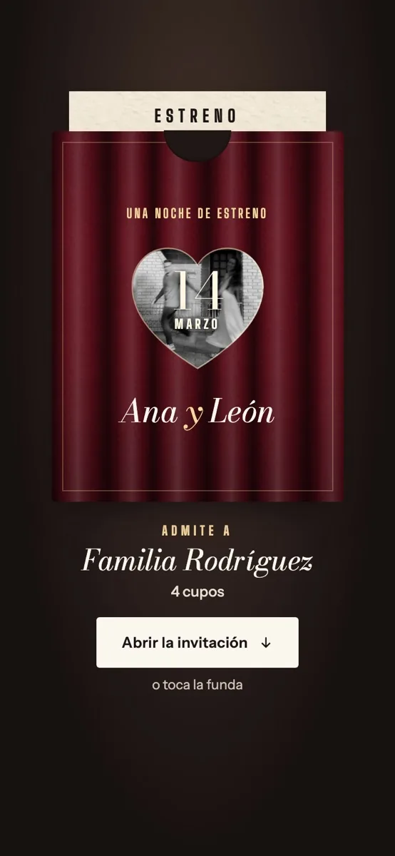 Diseño estreno: funda de terciopelo con un corazón troquelado y la fecha
