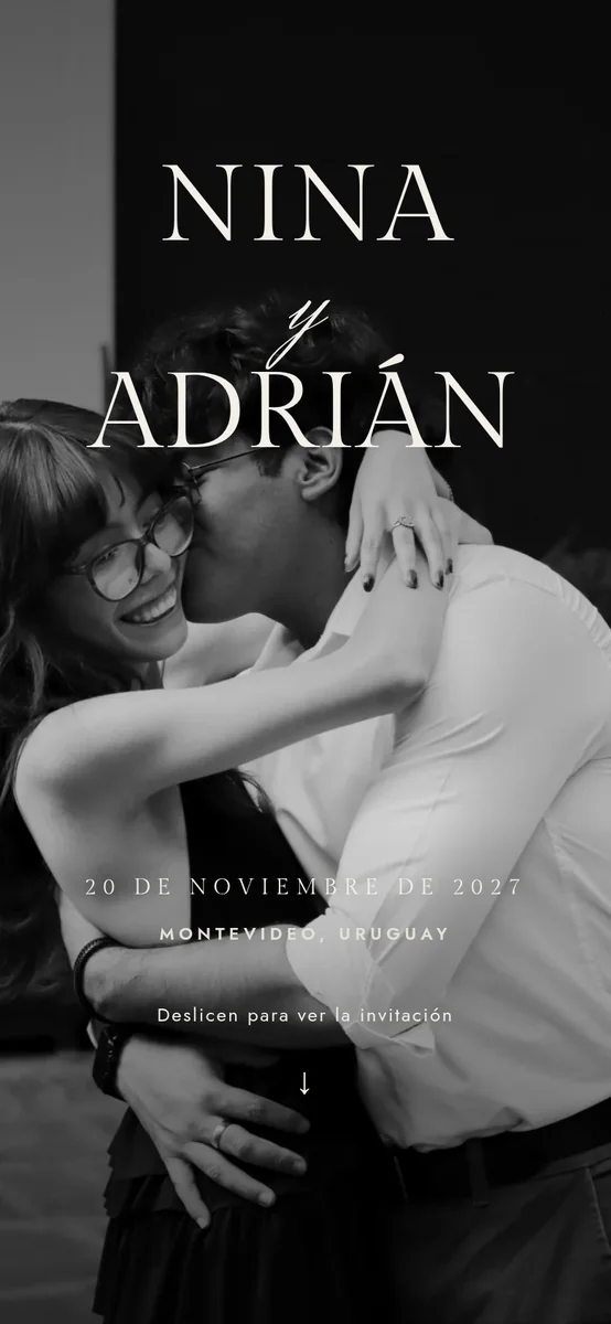 Diseño ónix: portada con la foto de la pareja en blanco y negro y los nombres en mayúsculas