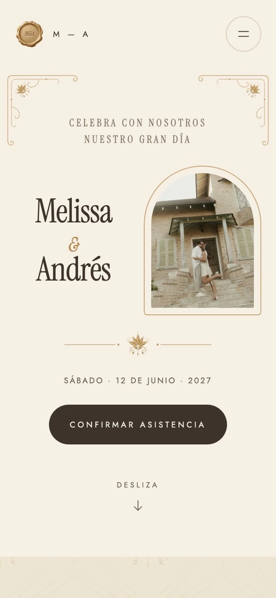 Romántico abierta: portada con los nombres, la foto en arco y la fecha